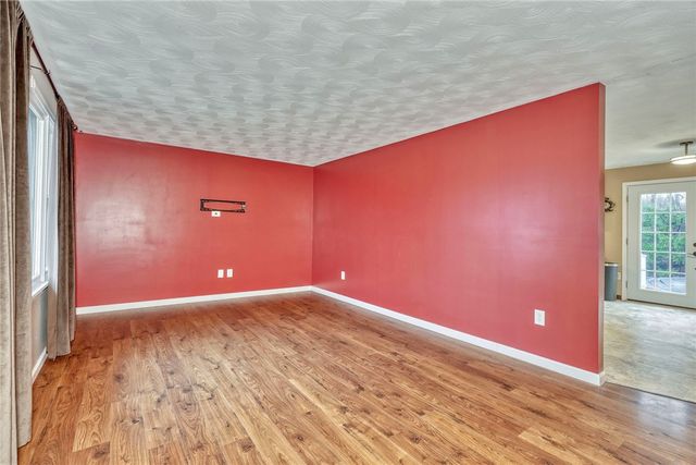 153 Donna Marie Cir N, Gates, NY 14606