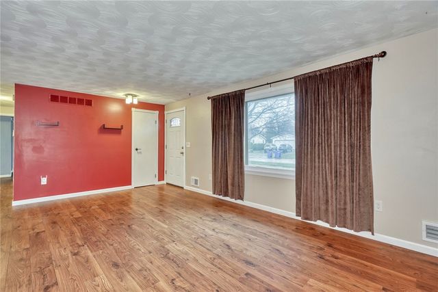 153 Donna Marie Cir N, Gates, NY 14606