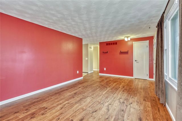 153 Donna Marie Cir N, Gates, NY 14606