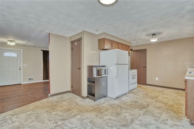 153 Donna Marie Cir N, Gates, NY 14606