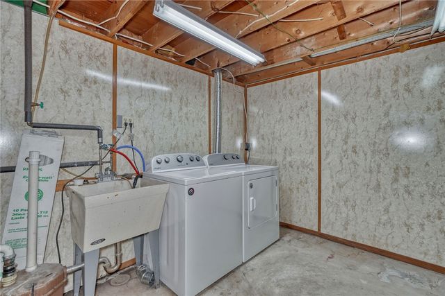 153 Donna Marie Cir N, Gates, NY 14606