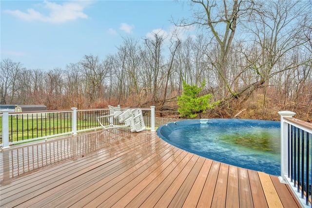 153 Donna Marie Cir N, Gates, NY 14606