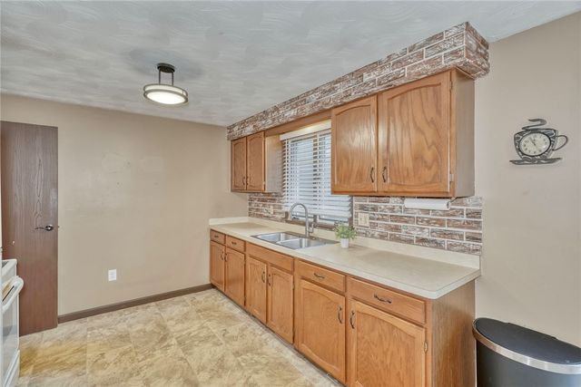 153 Donna Marie Cir N, Gates, NY 14606