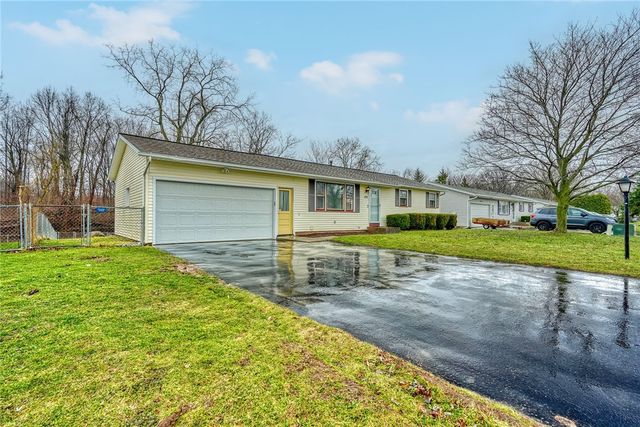 153 Donna Marie Cir N, Gates, NY 14606