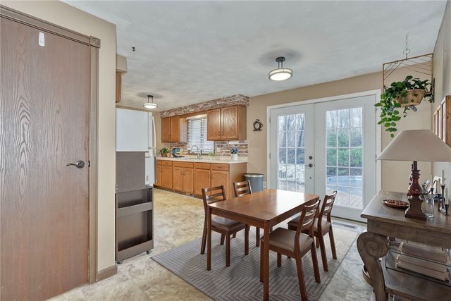 153 Donna Marie Cir N, Gates, NY 14606