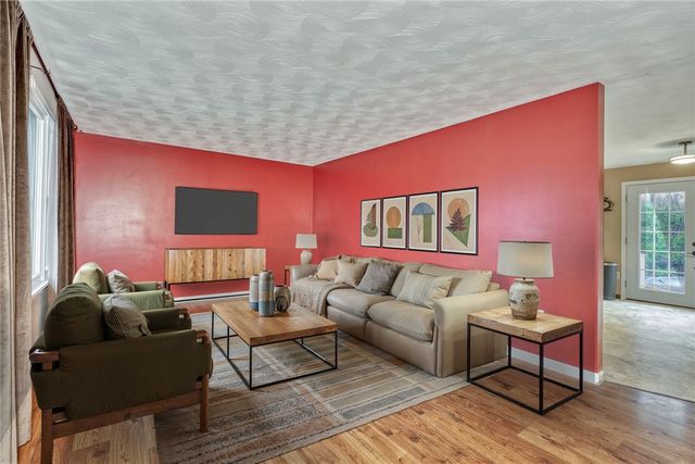 153 Donna Marie Cir N, Gates, NY 14606