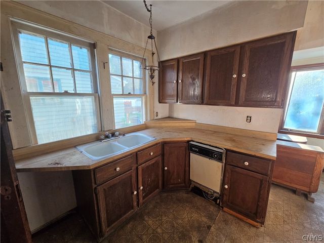 160 Clifton Place, Syracuse, NY 13206