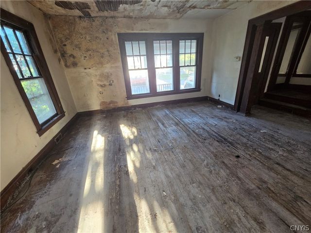 160 Clifton Place, Syracuse, NY 13206