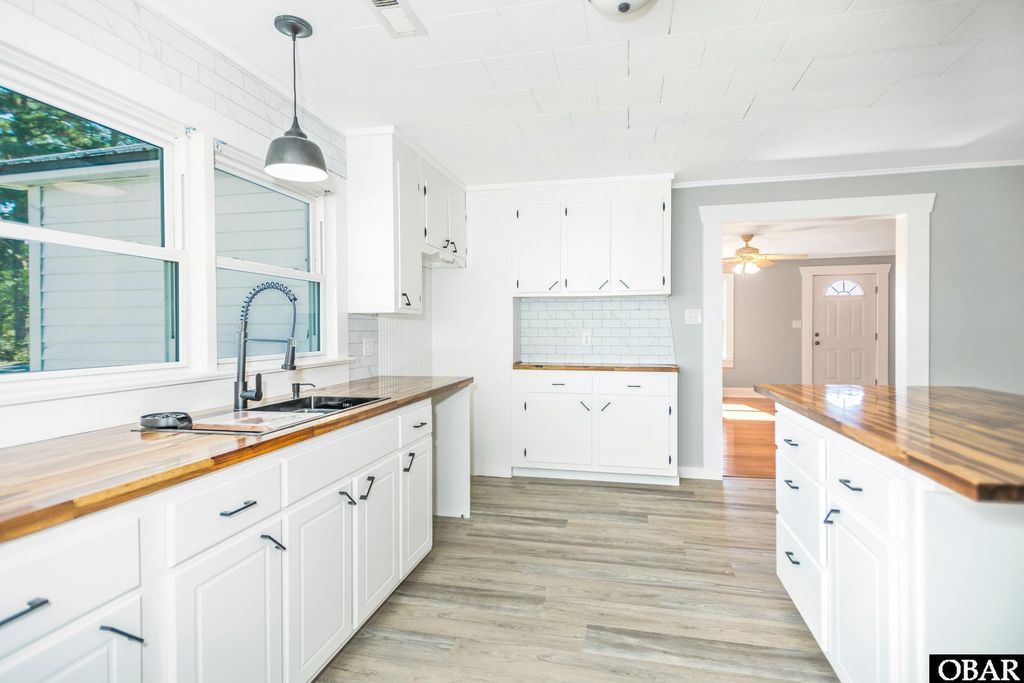 Image 11 of property listing at 2600 Manning Road, Jamesville, NC 27846