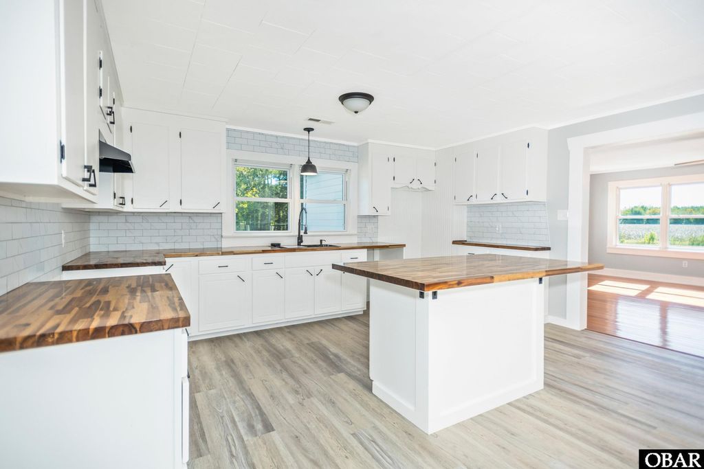 Image 5 of property listing at 2600 Manning Road, Jamesville, NC 27846