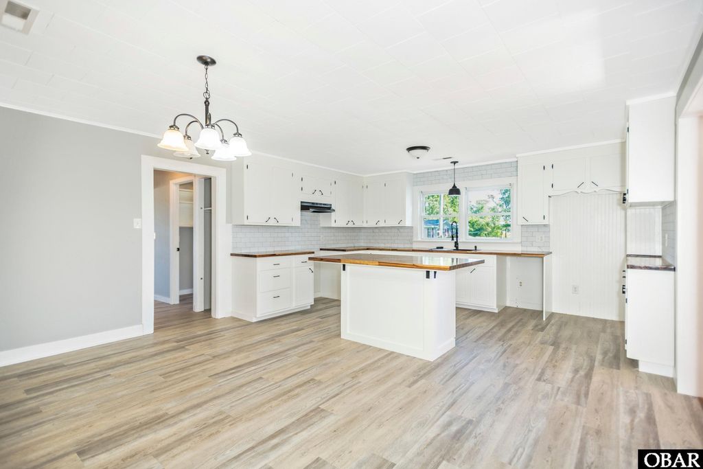 Image 6 of property listing at 2600 Manning Road, Jamesville, NC 27846