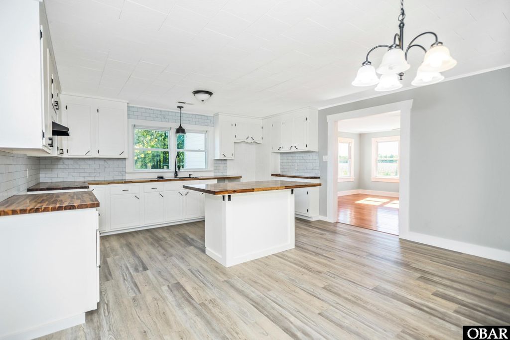 Image 7 of property listing at 2600 Manning Road, Jamesville, NC 27846