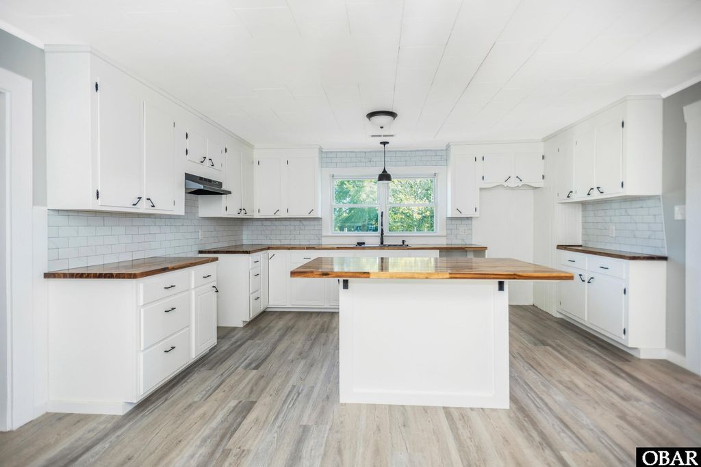 Image 8 of property listing at 2600 Manning Road, Jamesville, NC 27846