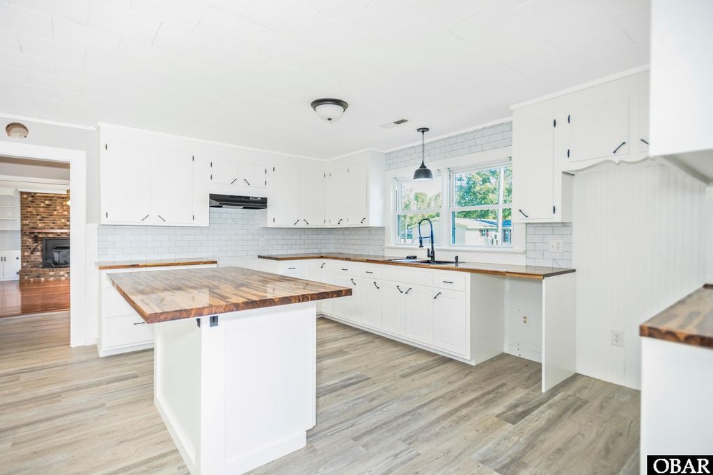 Image 9 of property listing at 2600 Manning Road, Jamesville, NC 27846