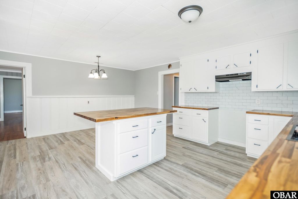 Image 10 of property listing at 2600 Manning Road, Jamesville, NC 27846