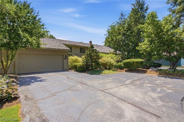 483 Concord Downs Lane, Aurora, OH 44202