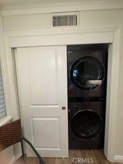 5216 Yarmouth 107, Encino (los Angeles), CA 91316