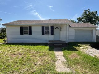 300 E 6th Street, Krum, TX 76249