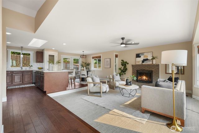 21331 9th Place W, Lynnwood, WA 98036