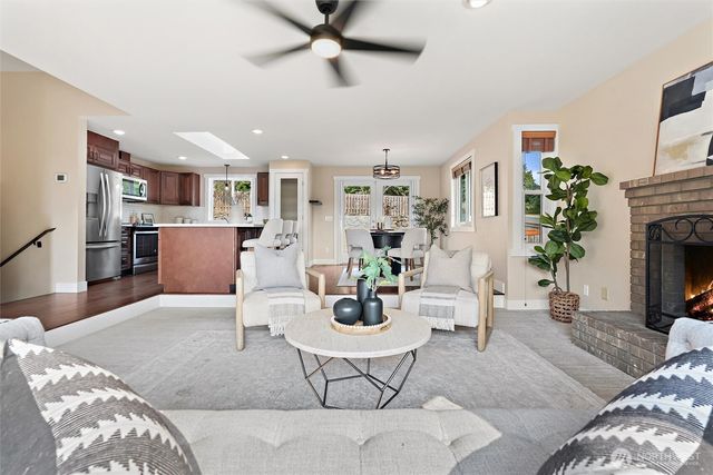 21331 9th Place W, Lynnwood, WA 98036
