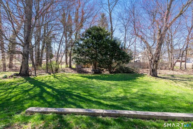 27 Fairweather Drive, Norwalk, CT 06851