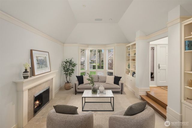 1716 Bellevue Way NE, Bellevue, WA 98004