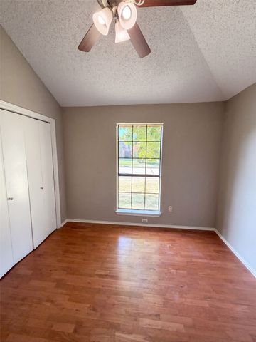 1633 San Francisco Street, Carrollton, TX 75007