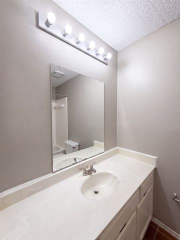 1633 San Francisco Street, Carrollton, TX 75007