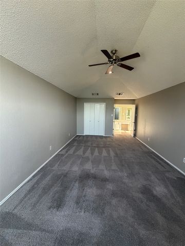 1633 San Francisco Street, Carrollton, TX 75007