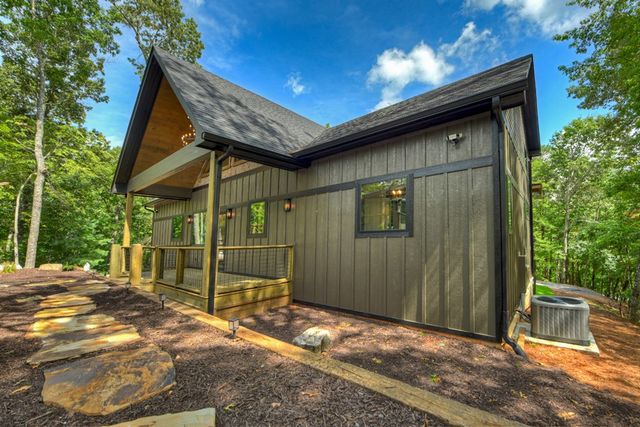 93 Silver Oaks Court, Blue Ridge, GA 30513