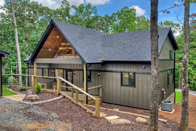 93 Silver Oaks Court, Blue Ridge, GA 30513