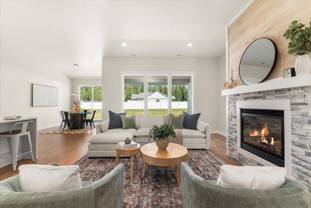 3405 E Yearling Rd, Chattaroy, WA 99003