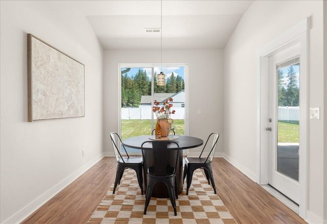 3405 E Yearling Rd, Chattaroy, WA 99003