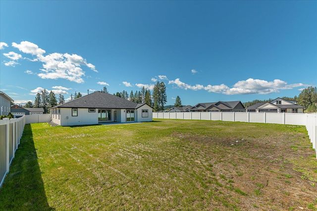 3405 E Yearling Rd, Chattaroy, WA 99003