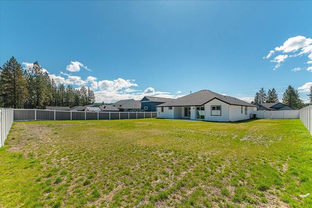 3405 E Yearling Rd, Chattaroy, WA 99003