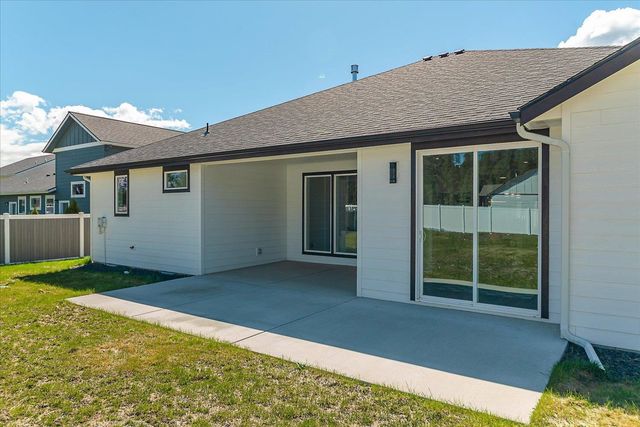 3405 E Yearling Rd, Chattaroy, WA 99003