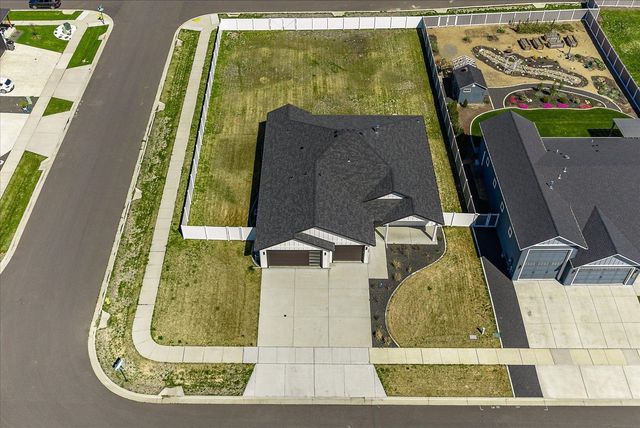 3405 E Yearling Rd, Chattaroy, WA 99003