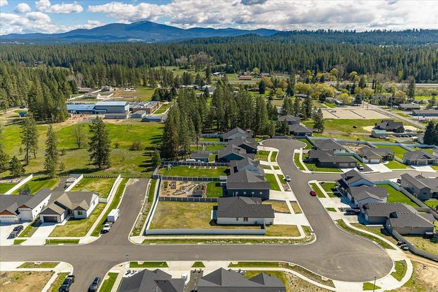 3405 E Yearling Rd, Chattaroy, WA 99003