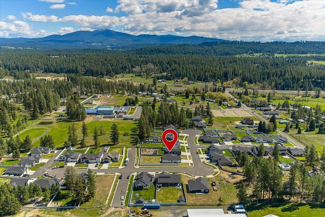 3405 E Yearling Rd, Chattaroy, WA 99003