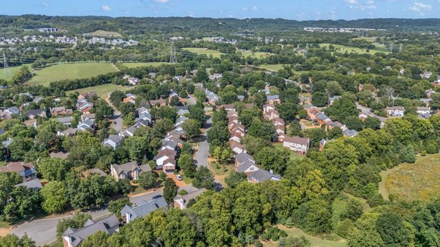 8169 Londonberry Rd, Nashville, TN 37221