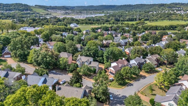 8169 Londonberry Rd, Nashville, TN 37221