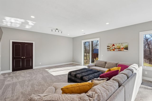 3446 SW 54th Street, West Des Moines, IA 50265