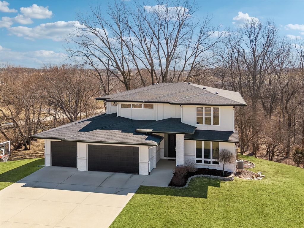 3446 SW 54th Street, West Des Moines, IA 50265