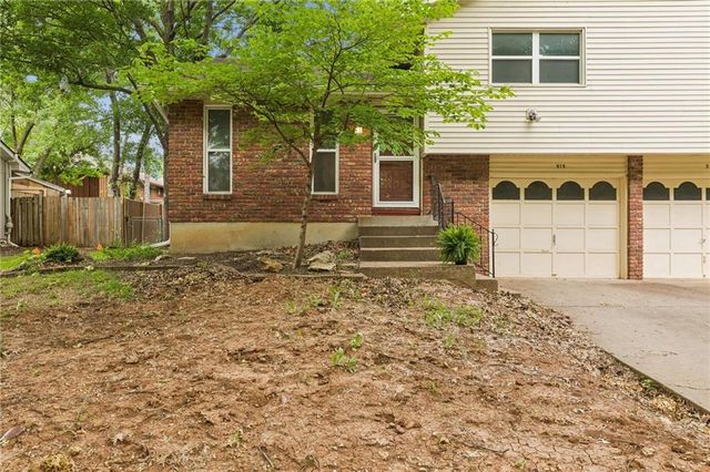 515 S Cardinal Drive, Olathe, KS 66062