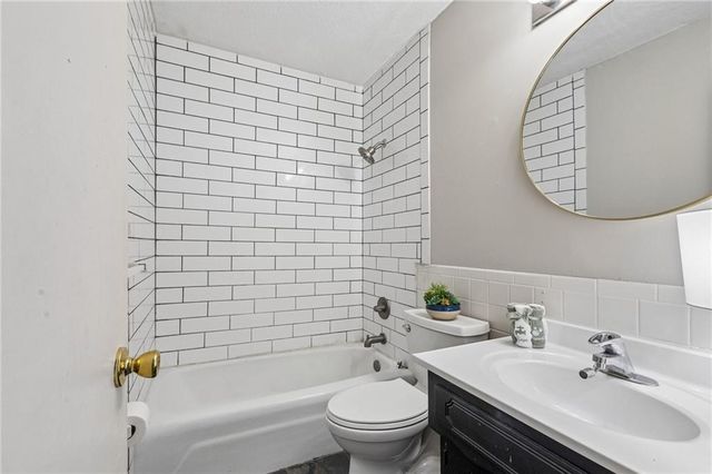 515 S Cardinal Drive, Olathe, KS 66062