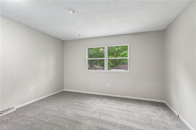 515 S Cardinal Drive, Olathe, KS 66062