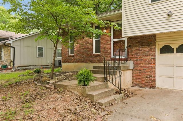 515 S Cardinal Drive, Olathe, KS 66062