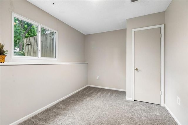 515 S Cardinal Drive, Olathe, KS 66062