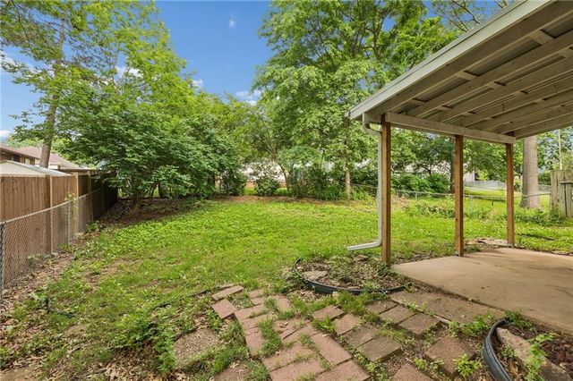515 S Cardinal Drive, Olathe, KS 66062