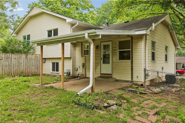 515 S Cardinal Drive, Olathe, KS 66062